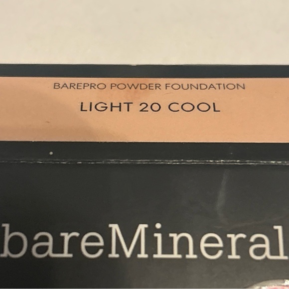 BareMinerals Barepro 16 Hour Skin Perfecting Powder Foundation Light 20 Cool - Picture 5 of 9